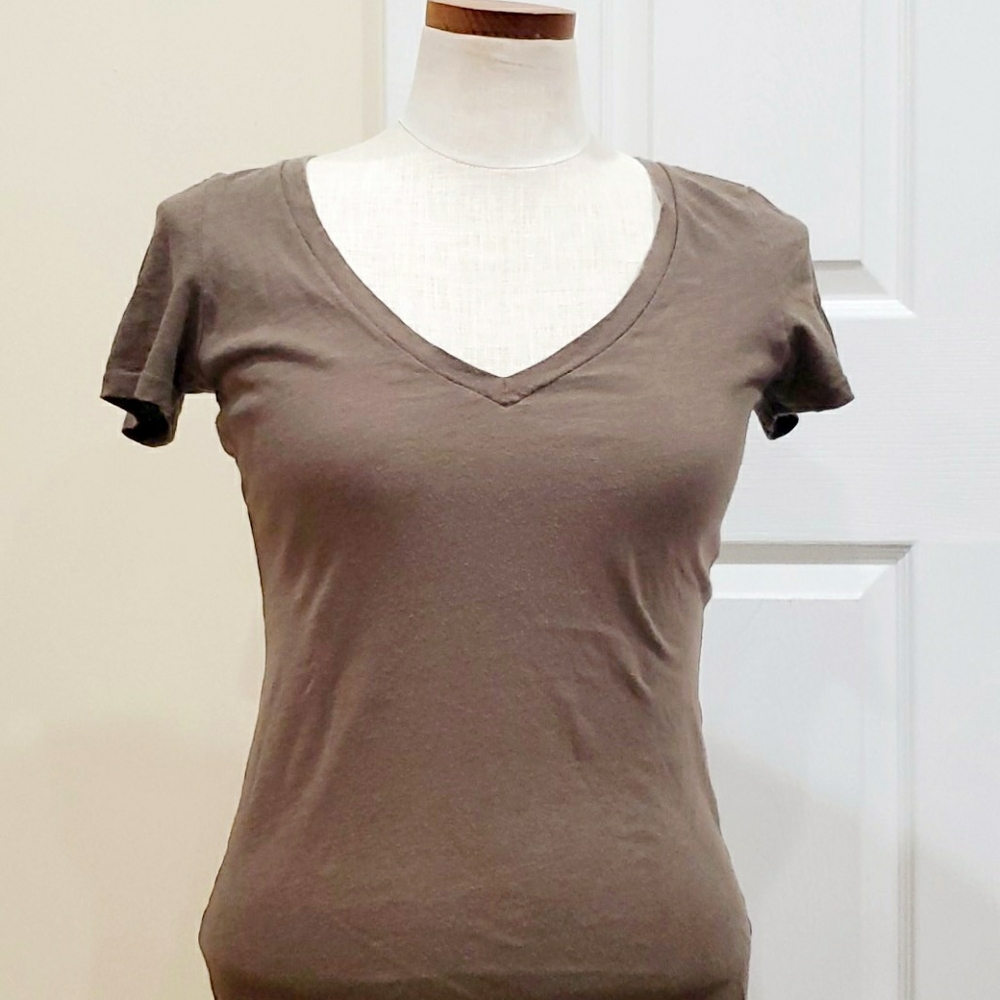 ⭐ American Eagle | V-neck t-shirt